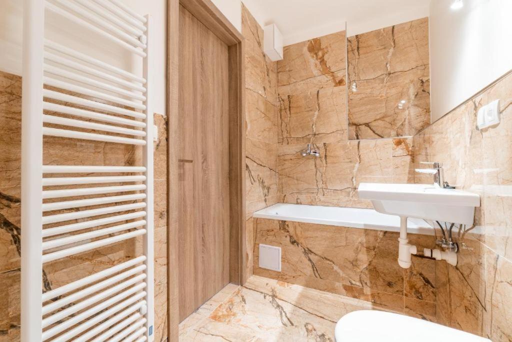 Brand New Studio Apartment #24 In Elite Residence With Free Secure Parking In The Center Прага Екстериор снимка