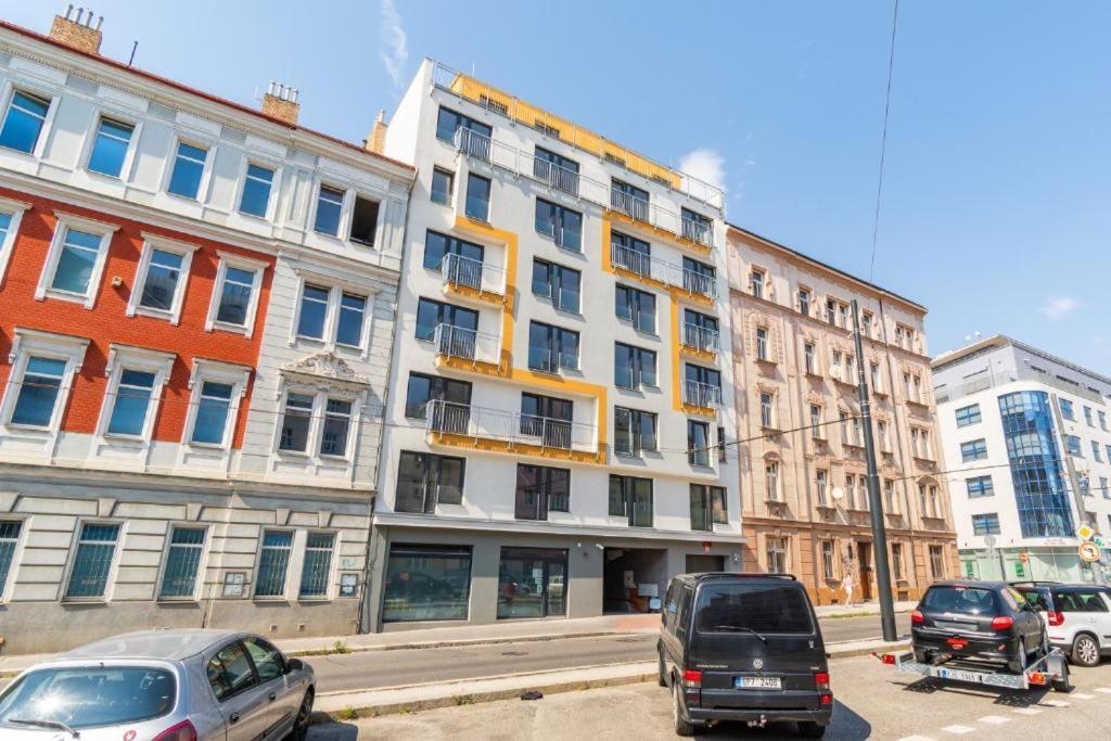 Brand New Studio Apartment #24 In Elite Residence With Free Secure Parking In The Center Прага Екстериор снимка